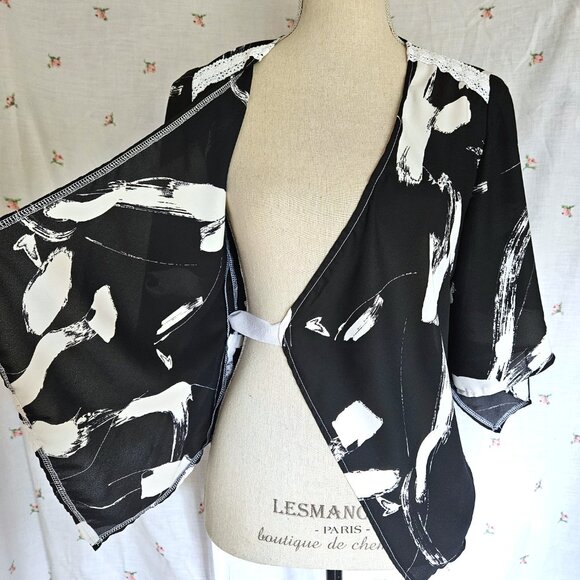 Size XS Bell Sleeve Wrap Blouse Black and White NWT - Picture 7 of 11